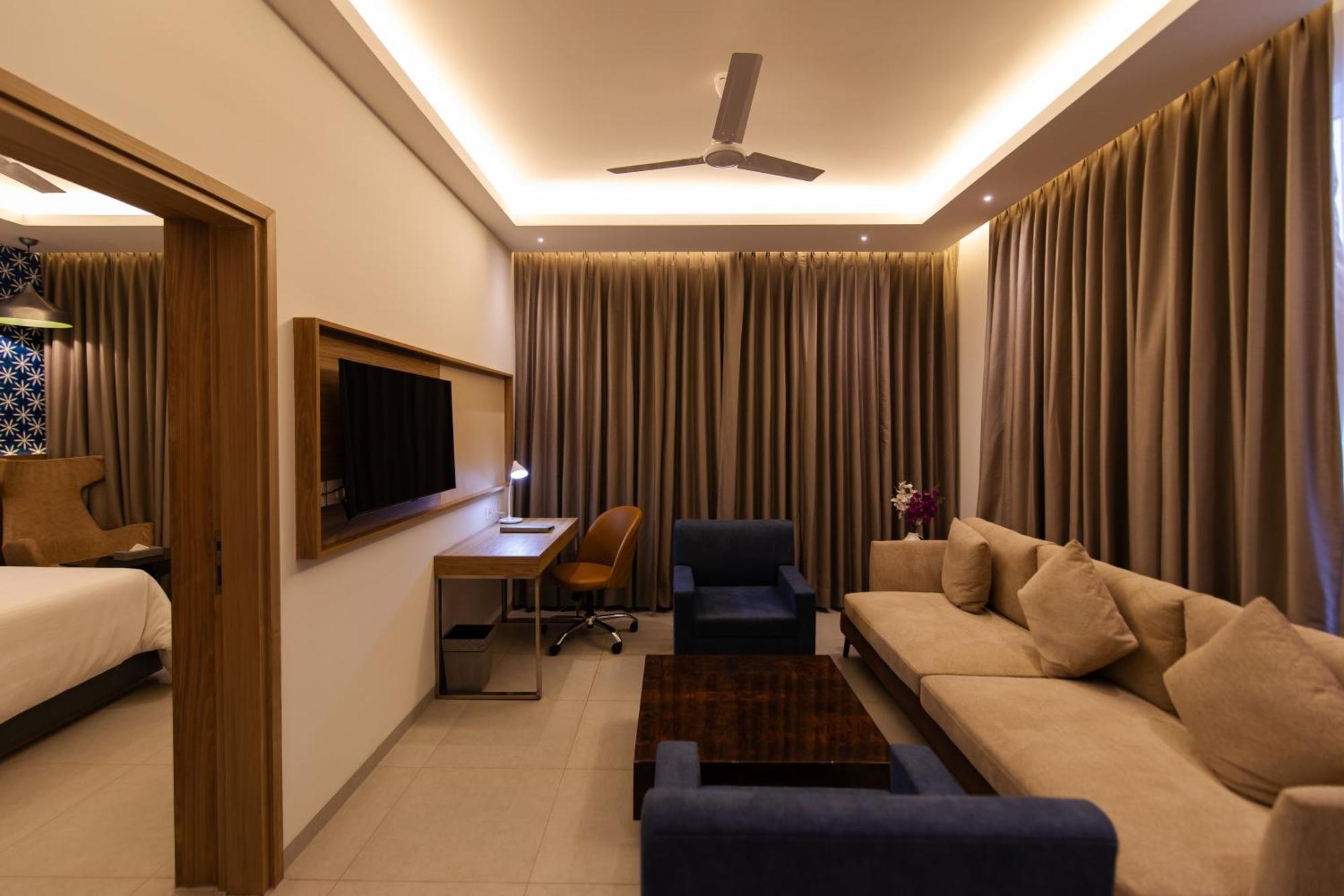 Hometel Alambagh Lucknow - A Sarovar Hotel Exterior foto