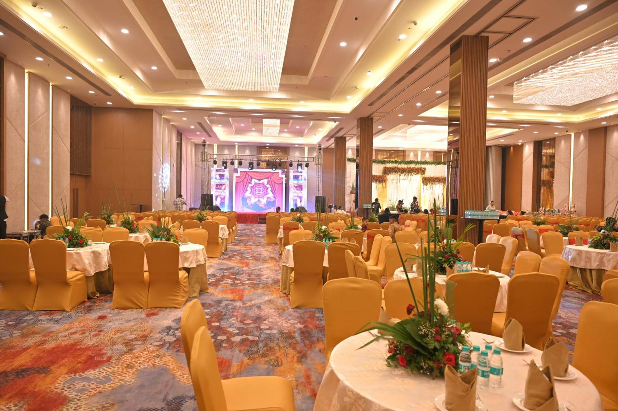 Hometel Alambagh Lucknow - A Sarovar Hotel Exterior foto